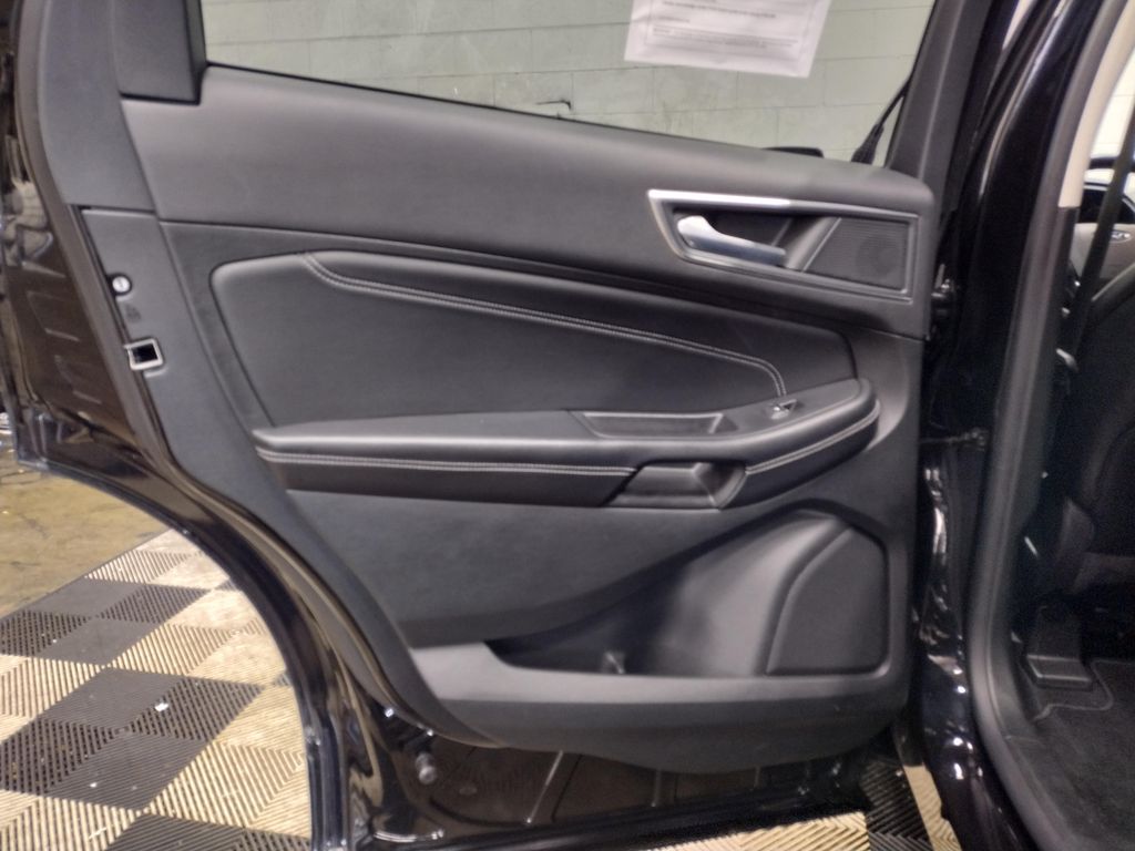 2022 Ford Edge Titanium photo 25