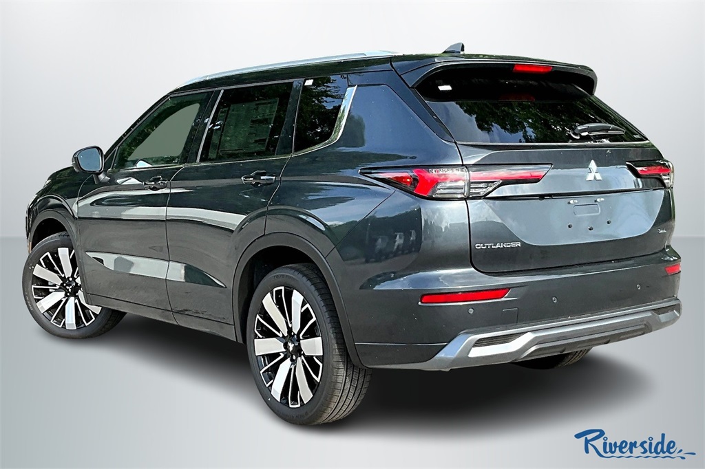2025 Mitsubishi Outlander SEL photo 3