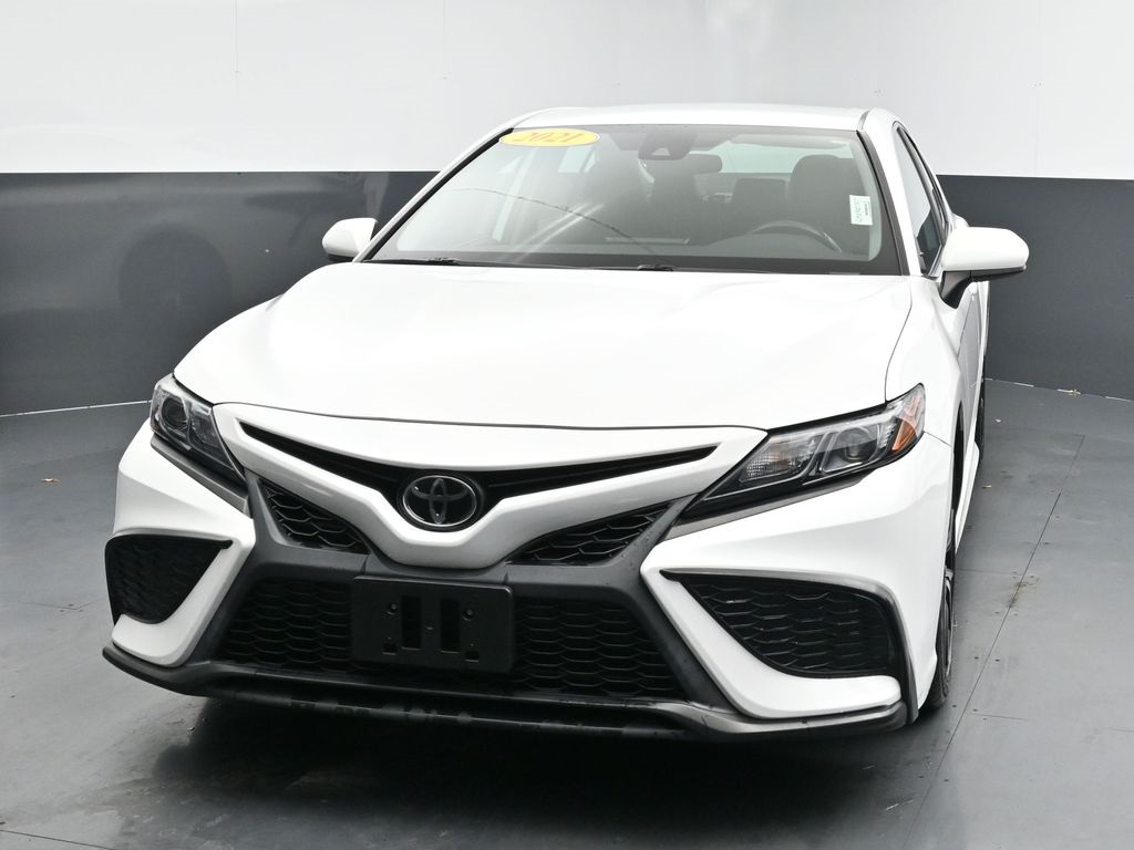 2021 Toyota Camry SE photo 3