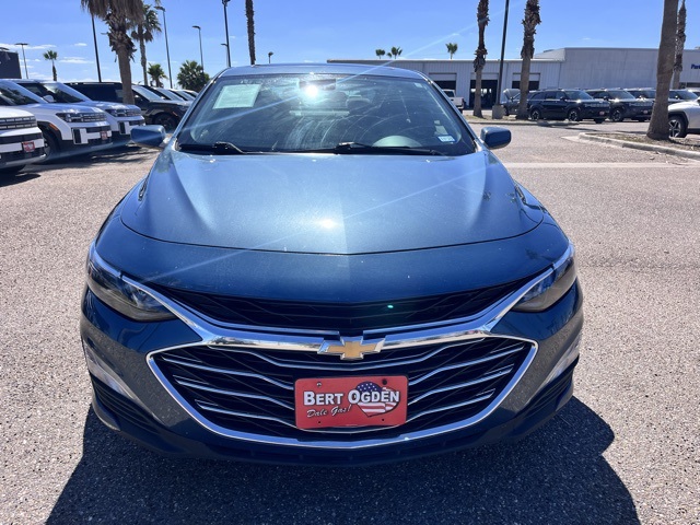 2024 Chevrolet Malibu 1LT photo 2