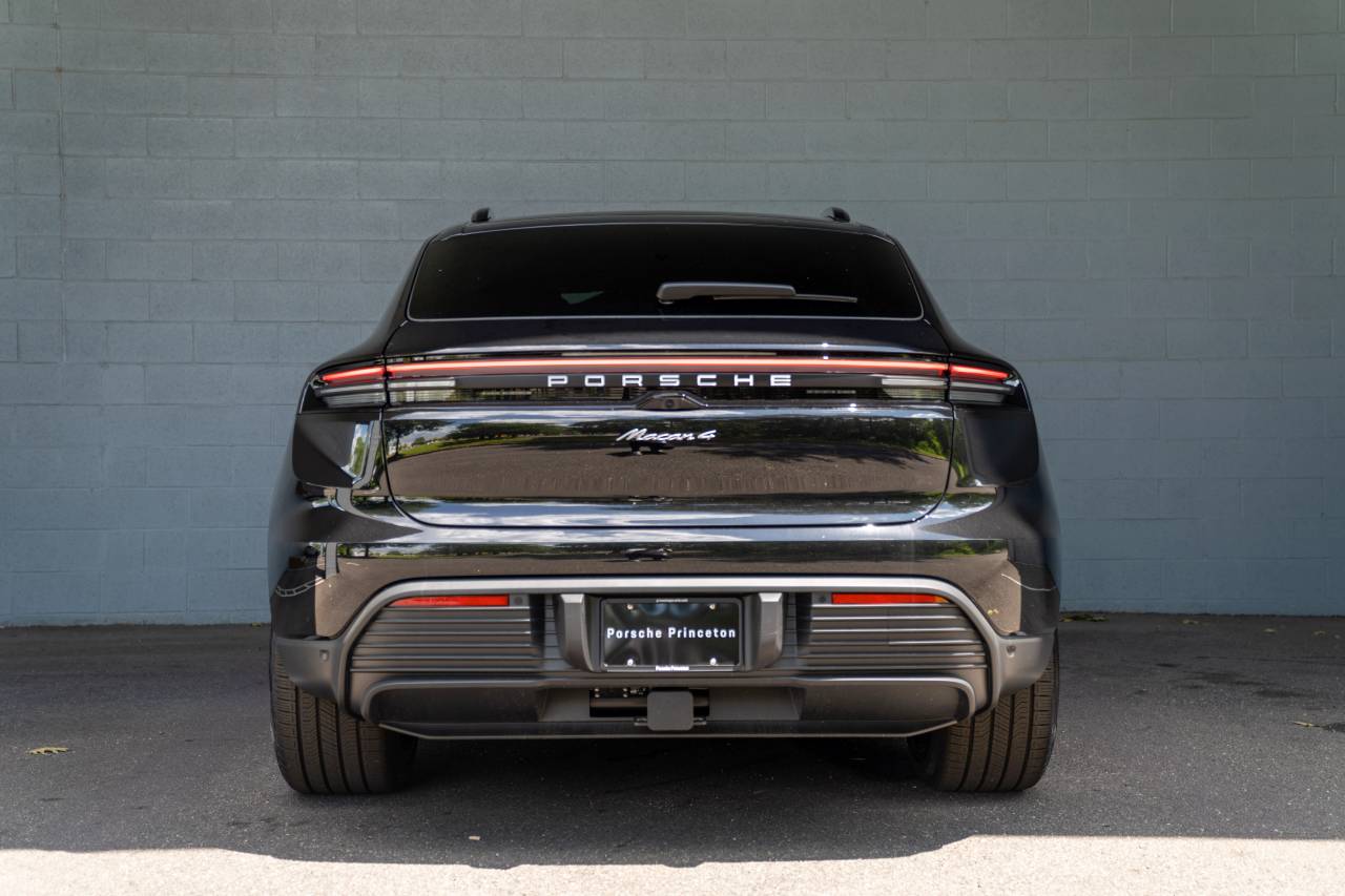 2025 Porsche Macan 4 Electric photo 15