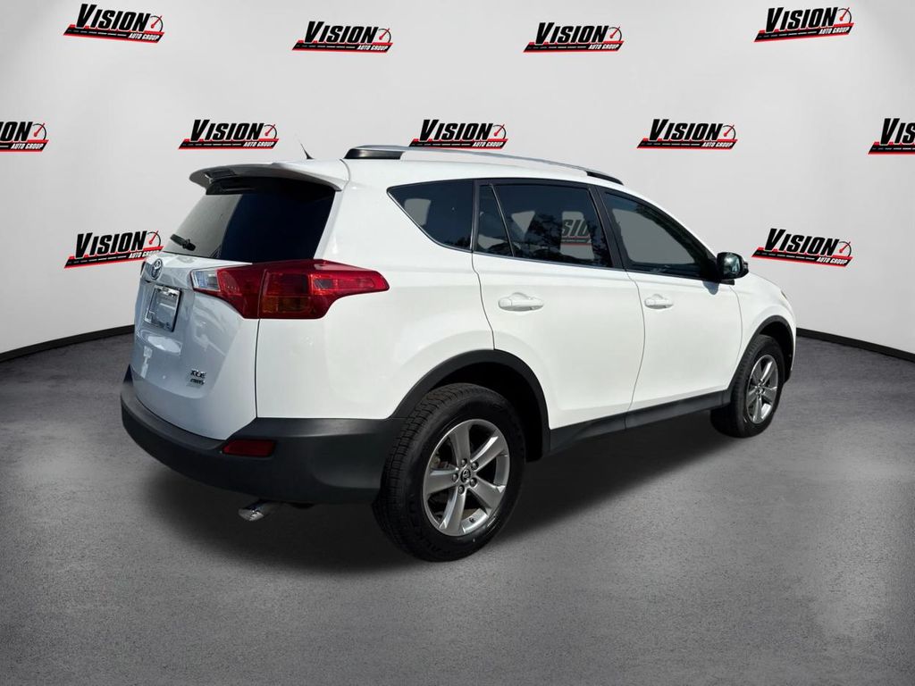 2015 Toyota RAV4 XLE photo 5