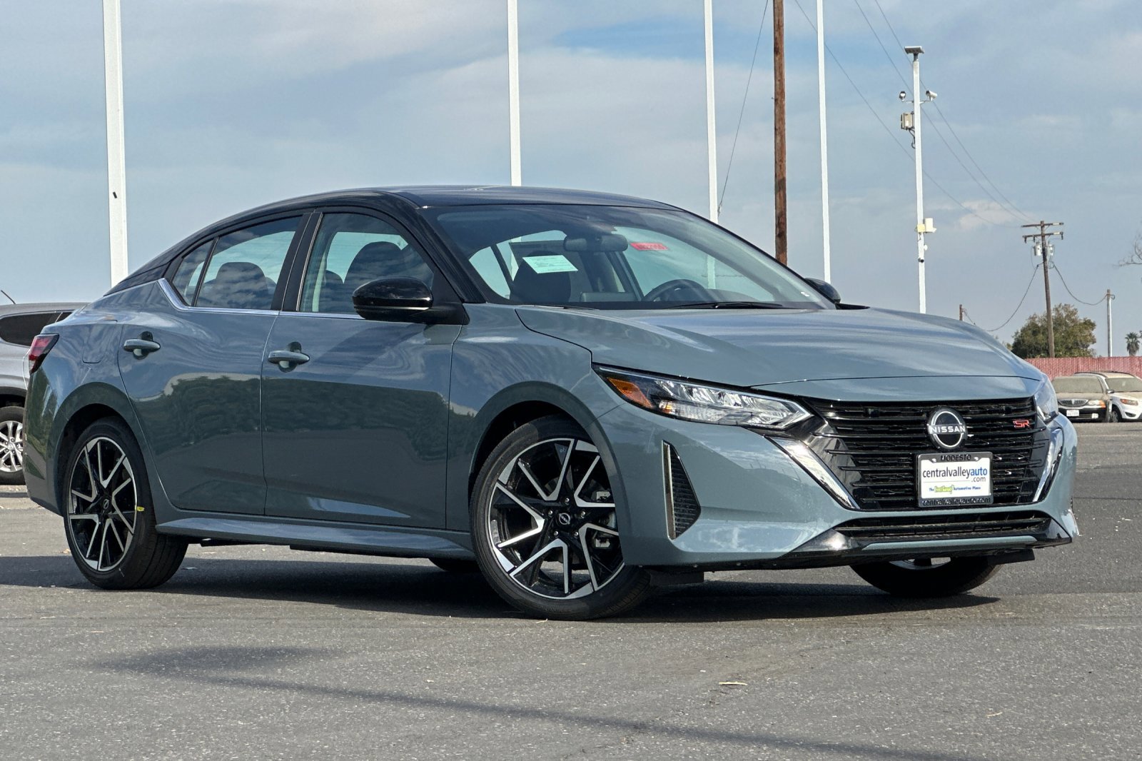 2025 Nissan Sentra SR photo 2