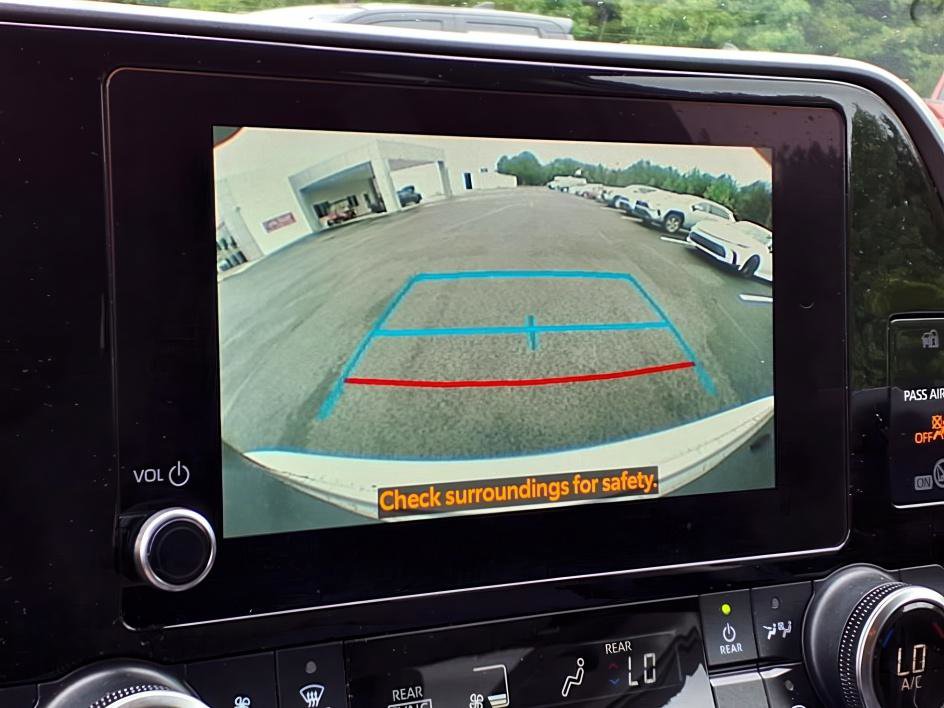 2024 Toyota Highlander LE photo 12