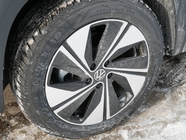 2025 Volkswagen Taos SE photo 4