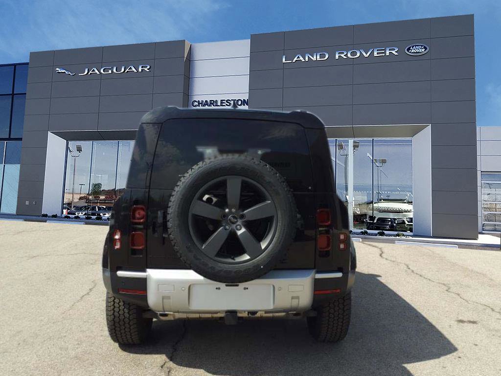 2025 Land Rover Defender 110 S photo 4