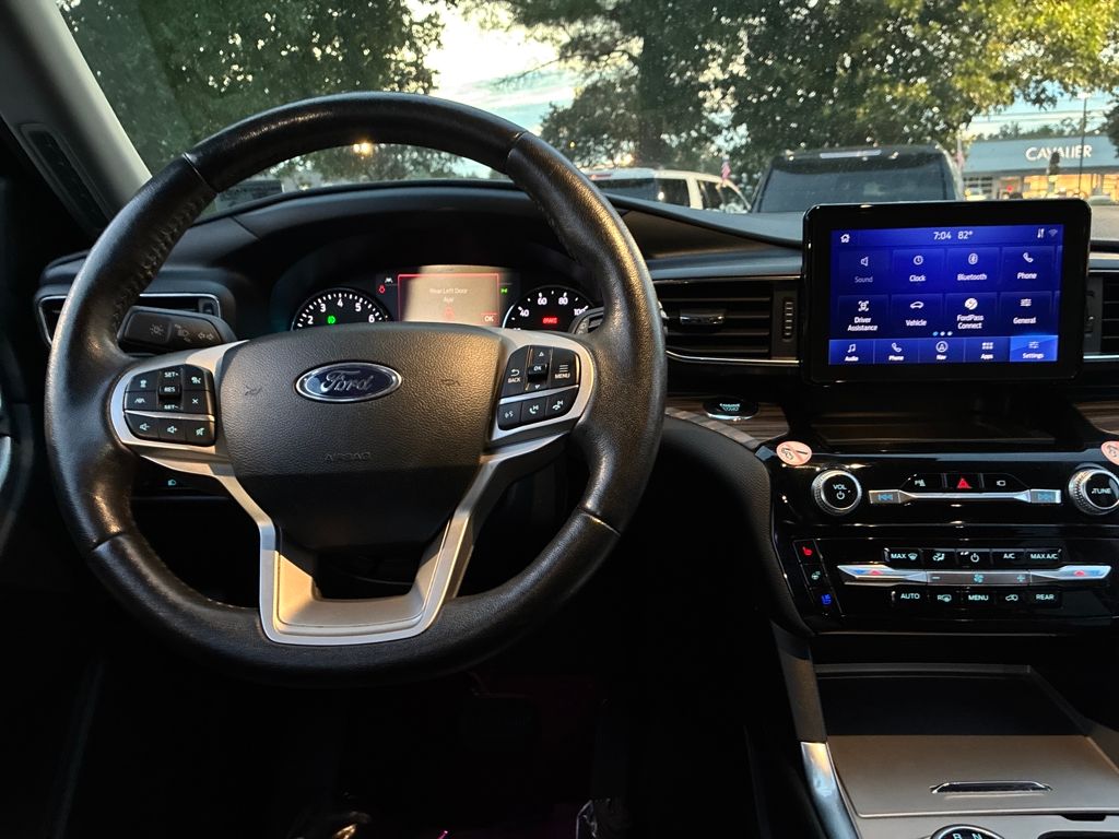 2023 Ford Explorer Limited photo 13