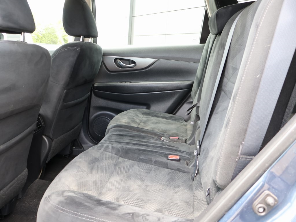 2016 Nissan Rogue S photo 17