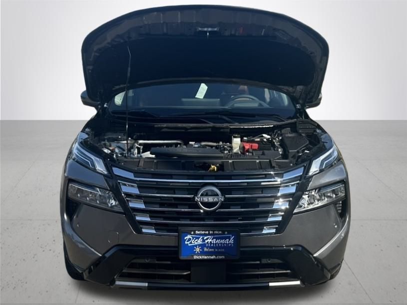 2026 Nissan Rogue Platinum photo 4