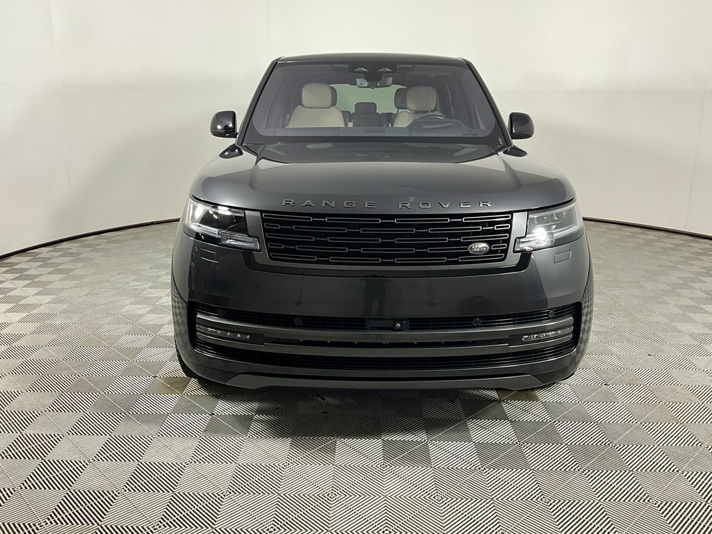 2023 Land Rover Range Rover SE photo 3