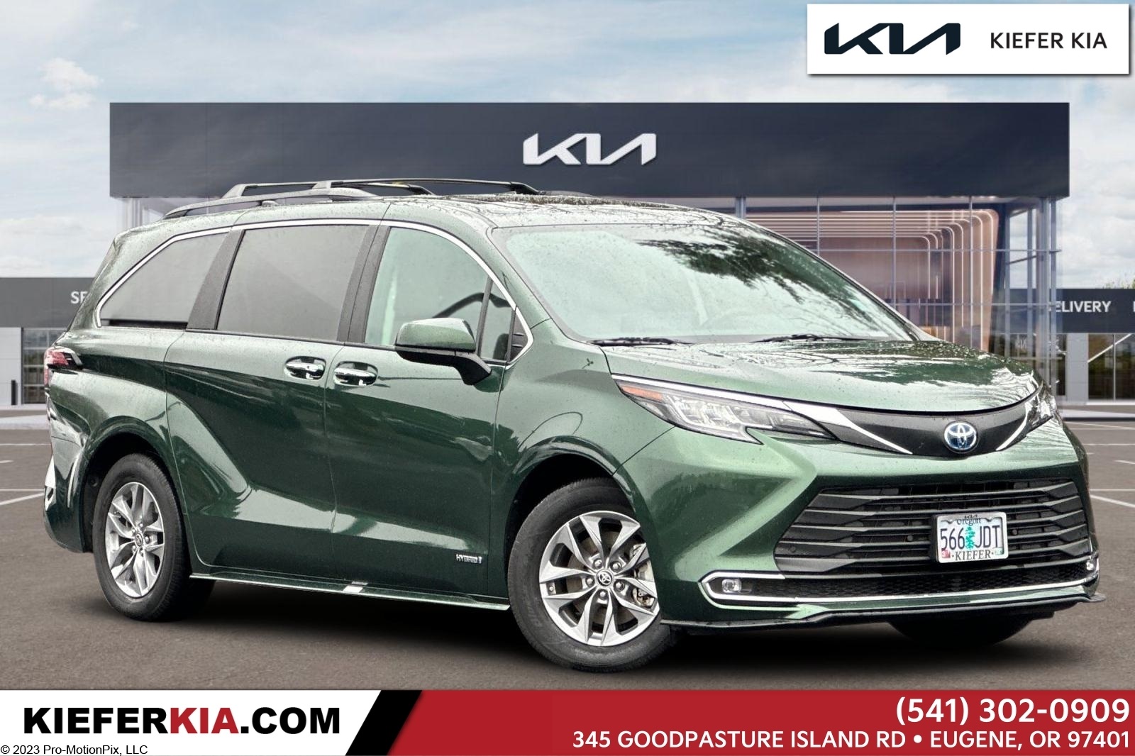 2021 Toyota Sienna XLE's photo