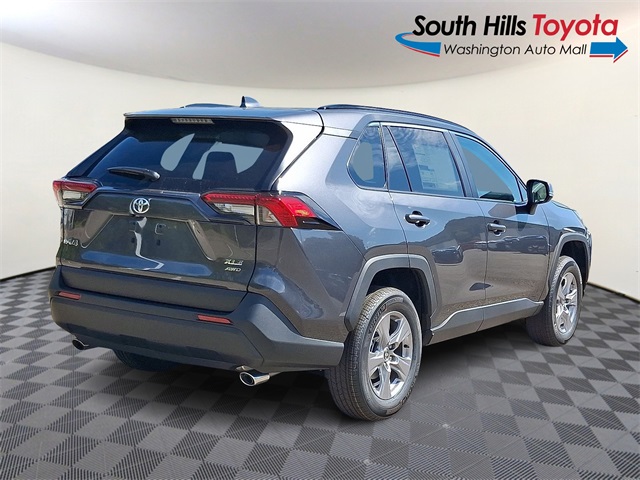 2025 Toyota RAV4 XLE photo 4