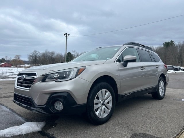 2019 Subaru Outback 2.5i Premium photo 2