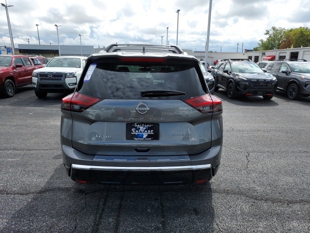 2026 Nissan Rogue Platinum photo 2