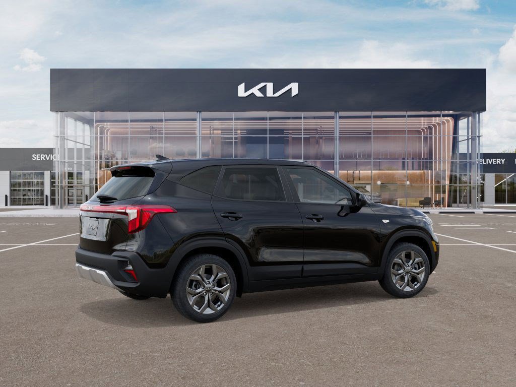 2026 Kia Seltos LX photo 6