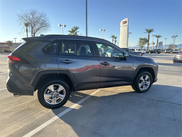 2023 Toyota RAV4 XLE photo 4