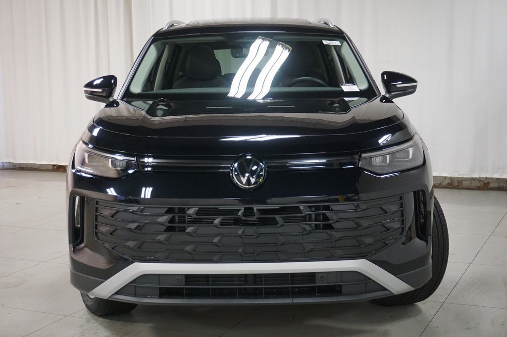 2025 Volkswagen Tiguan SE photo 2