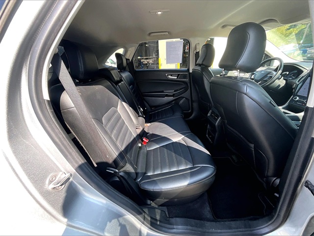 2022 Ford Edge SEL photo 21