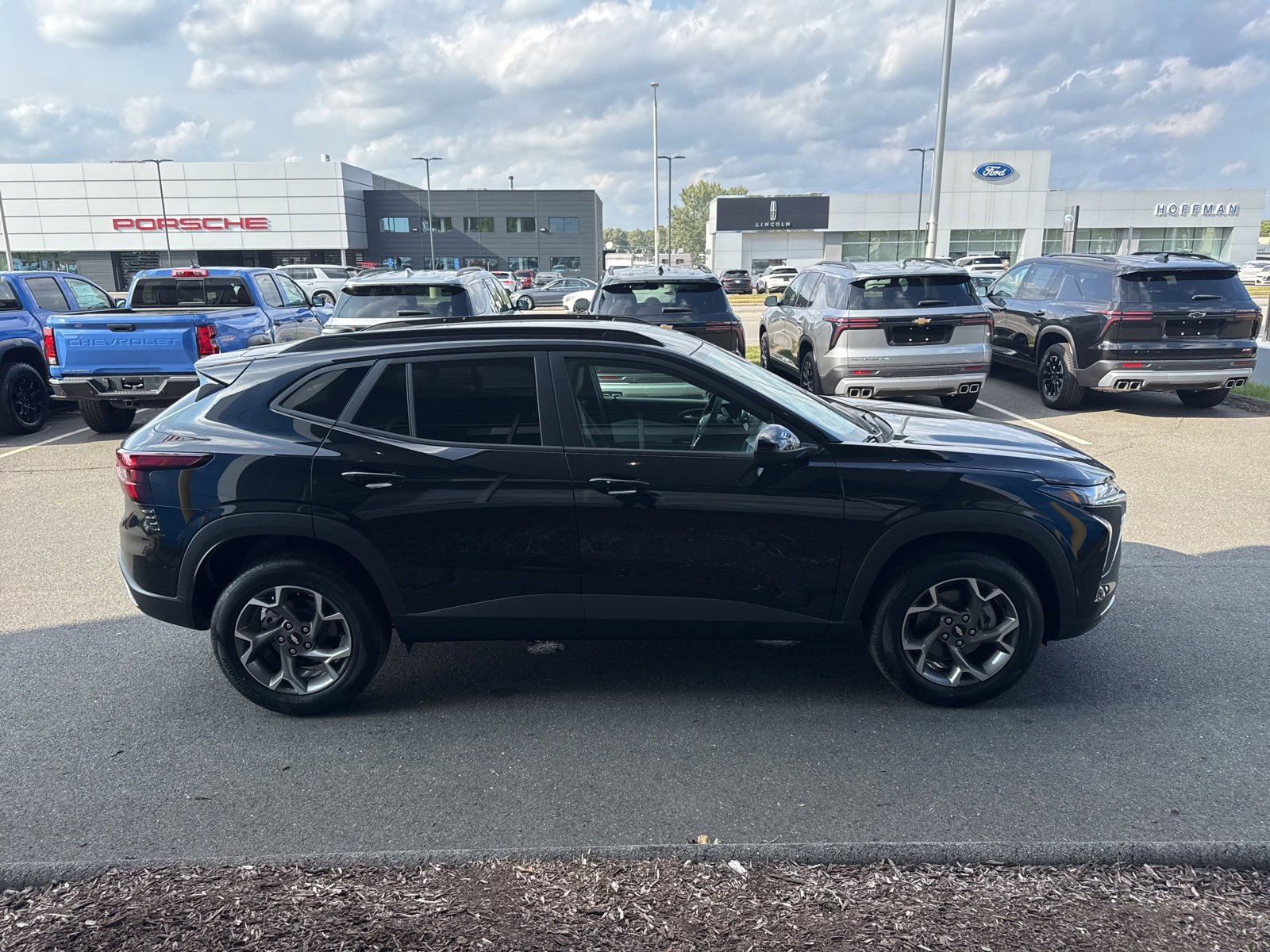 2025 Chevrolet Trax LT photo 5