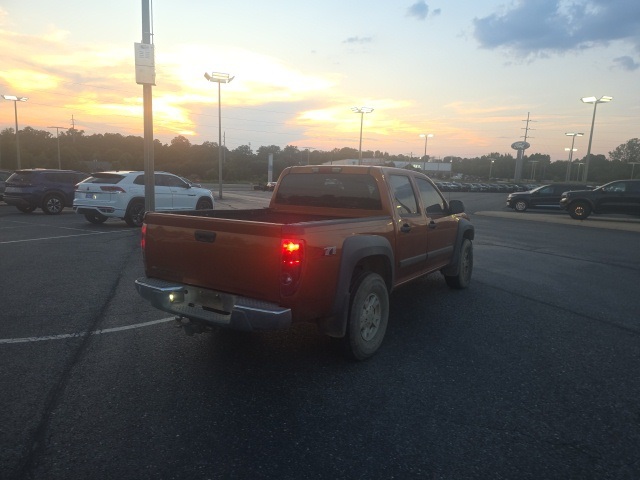 2005 Chevrolet Colorado LS photo 2