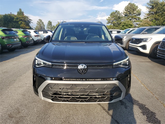 2025 Volkswagen Taos SE photo 2