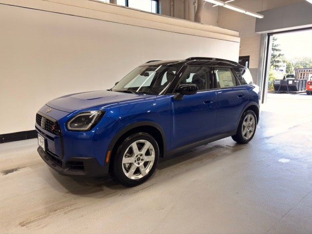 New 2025 MINI COUNTRYMAN SIGNATURE PLUS Sport Utility Vehicle in