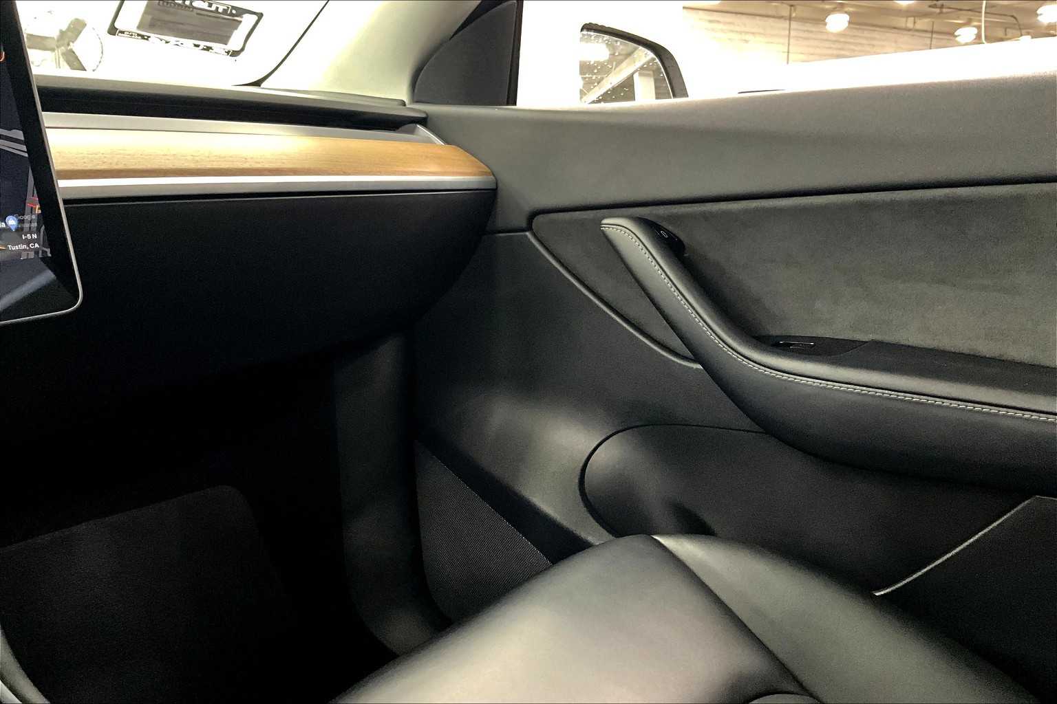 2021 Tesla Model Y Standard Range photo 25