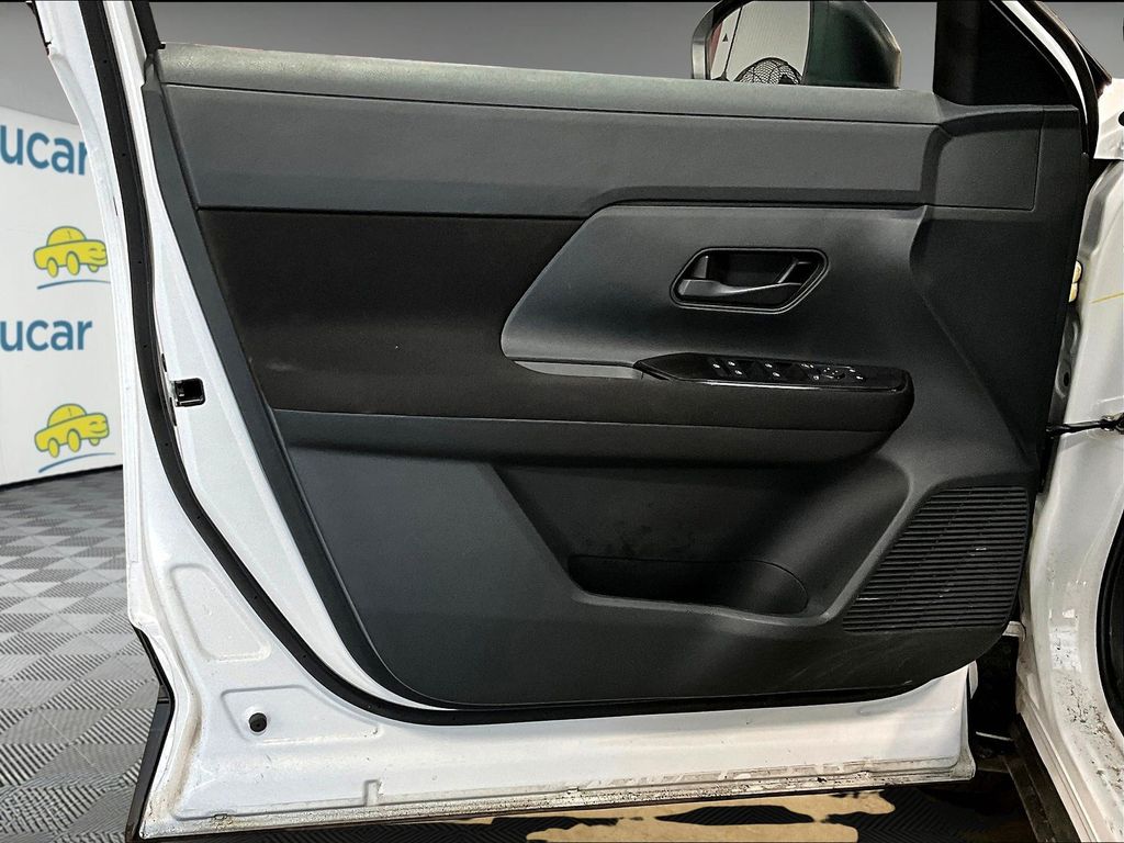 2025 Nissan Kicks S photo 10