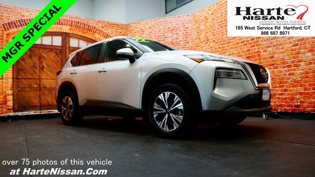 2022 Nissan Rogue SV's photo