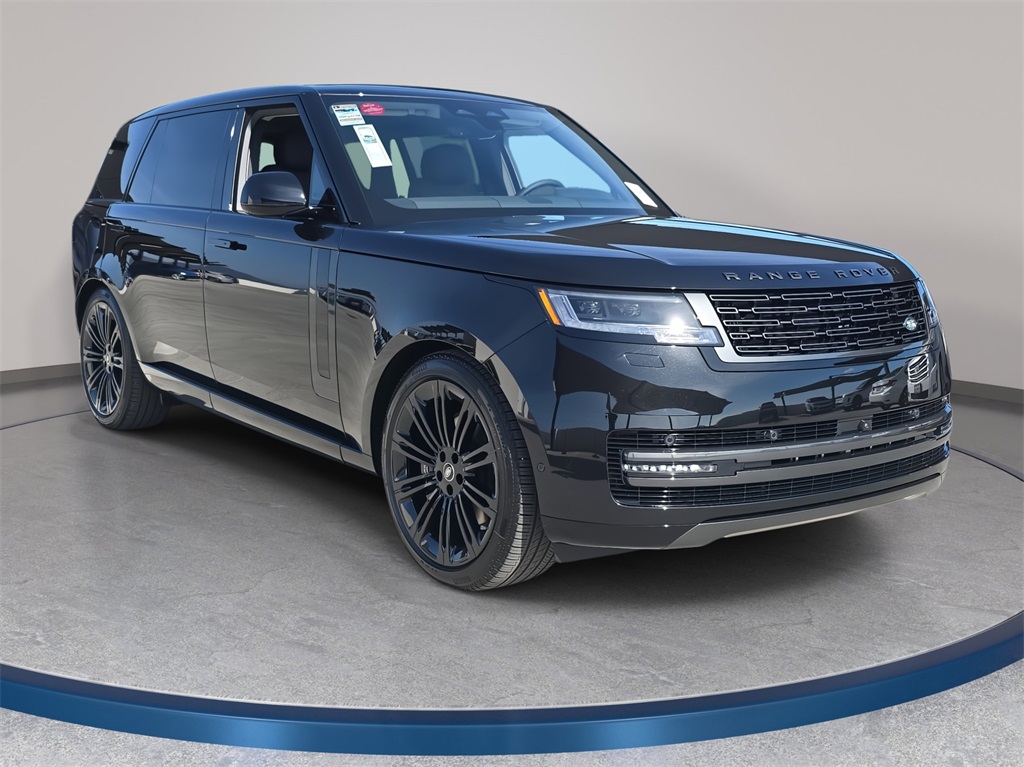 2025 Land Rover Range Rover SE photo 3