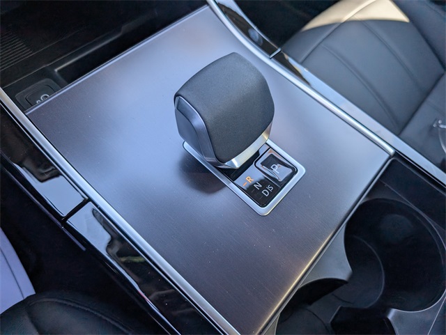 2026 Land Rover Range Rover Evoque Dynamic SE photo 9