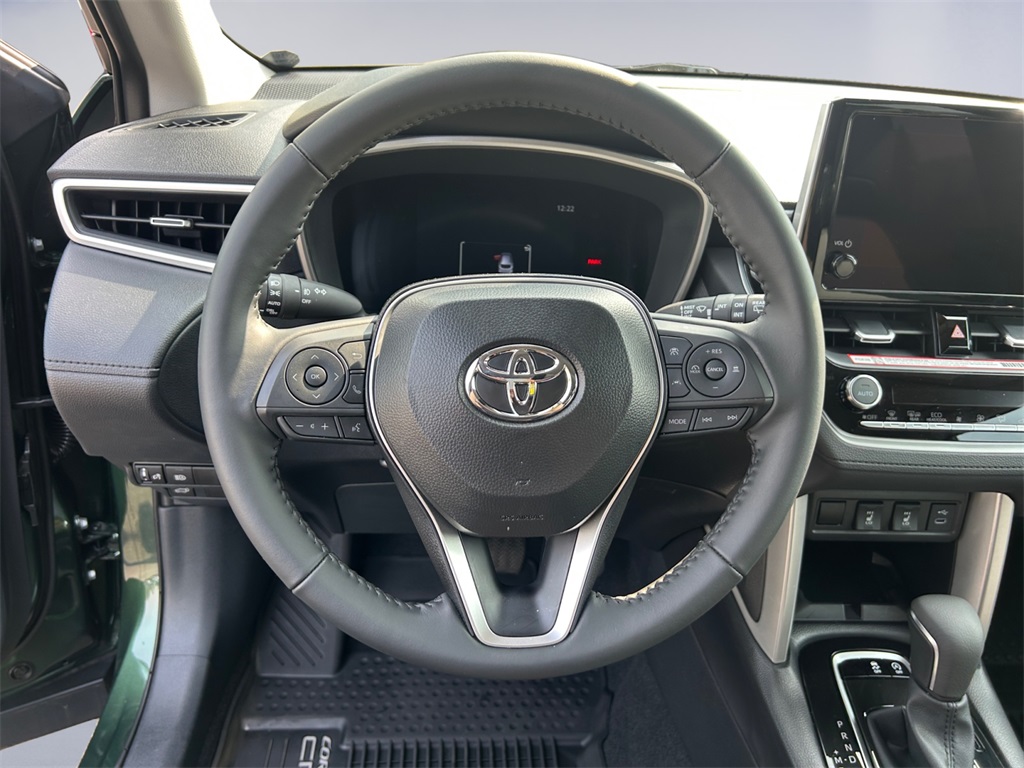 2025 Toyota Corolla Cross XLE photo 13