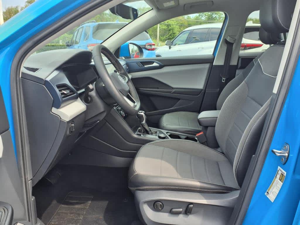 2023 Volkswagen Taos SE photo 9