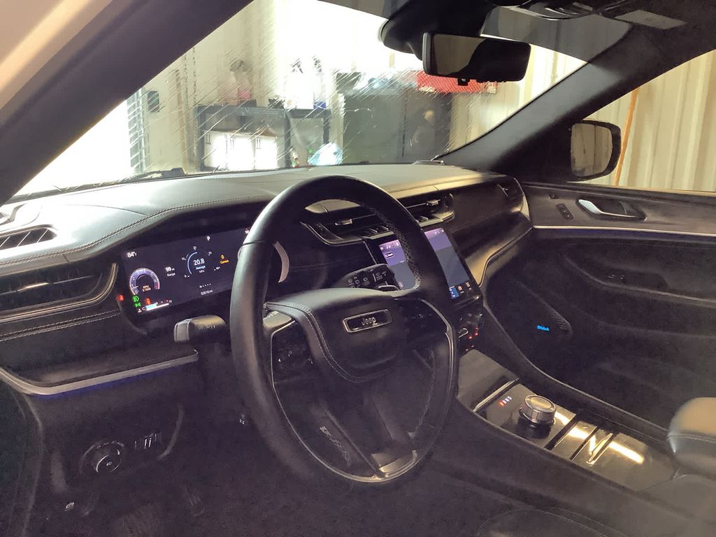 2022 Jeep Grand Cherokee Overland photo 17