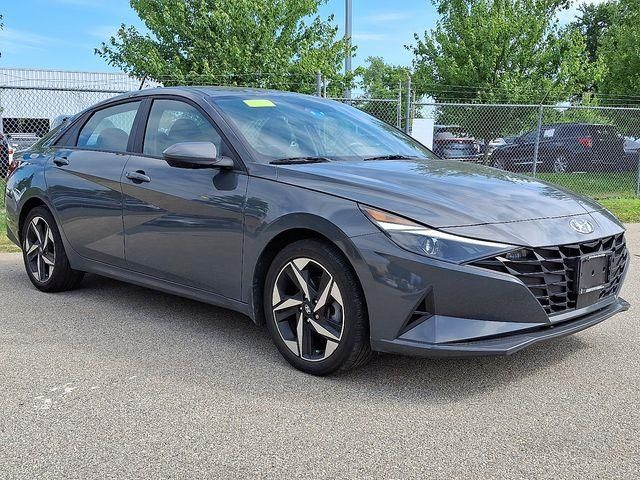 2023 Hyundai Elantra SEL photo 2