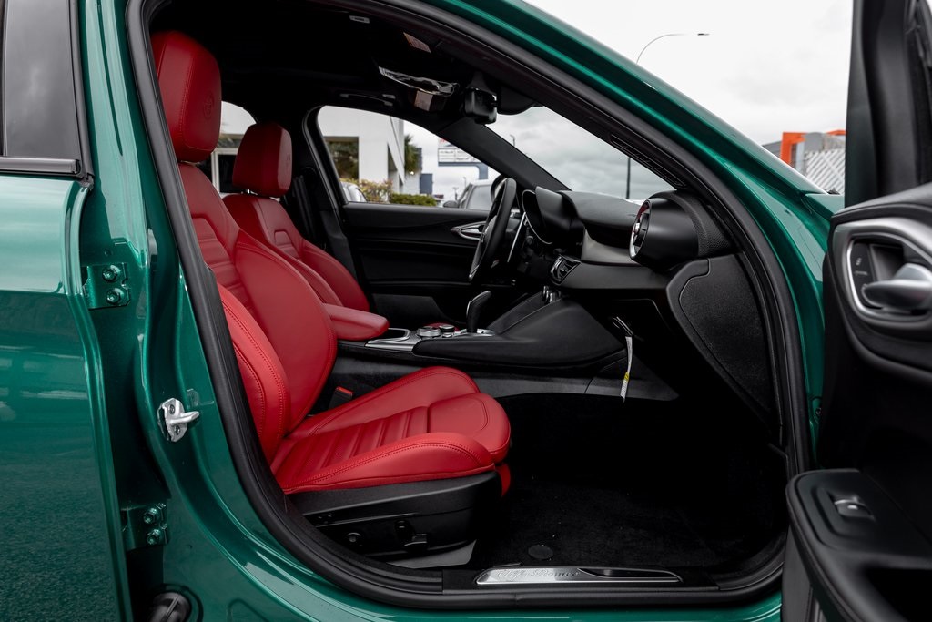 2025 Alfa Romeo Giulia Base photo 35