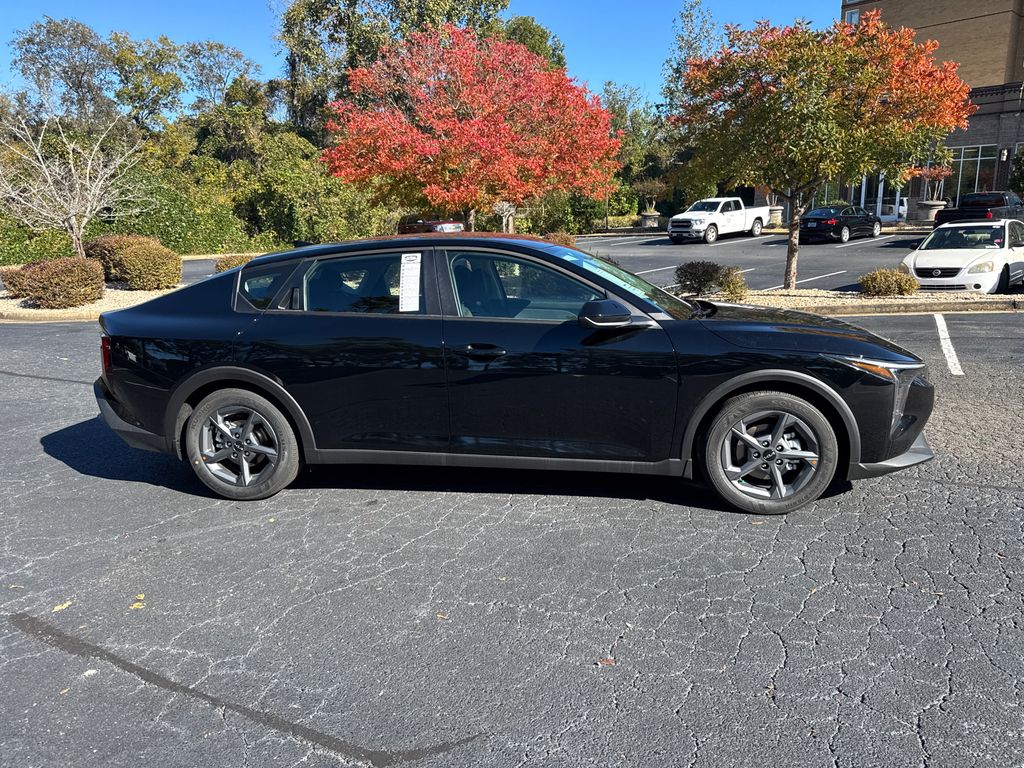 2025 Kia K4 LXS photo 2