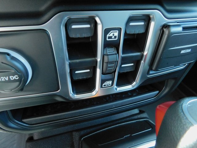 2025 Jeep Wrangler Sahara photo 21
