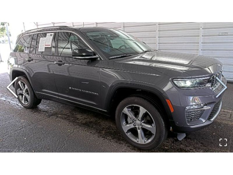 2024 Jeep Grand Cherokee Limited photo 3