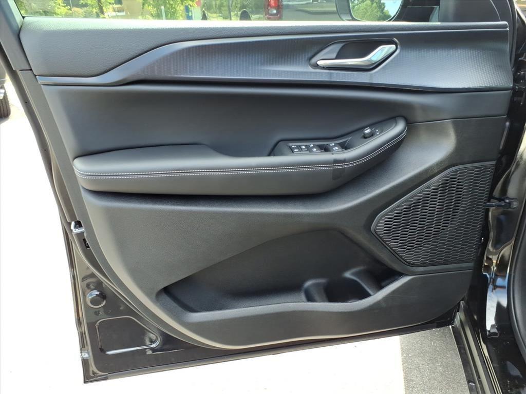 2025 Jeep Grand Cherokee Altitude X photo 2