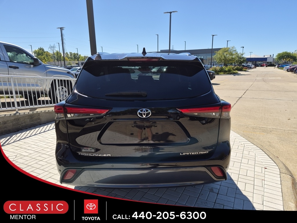 2022 Toyota Highlander Limited photo 3