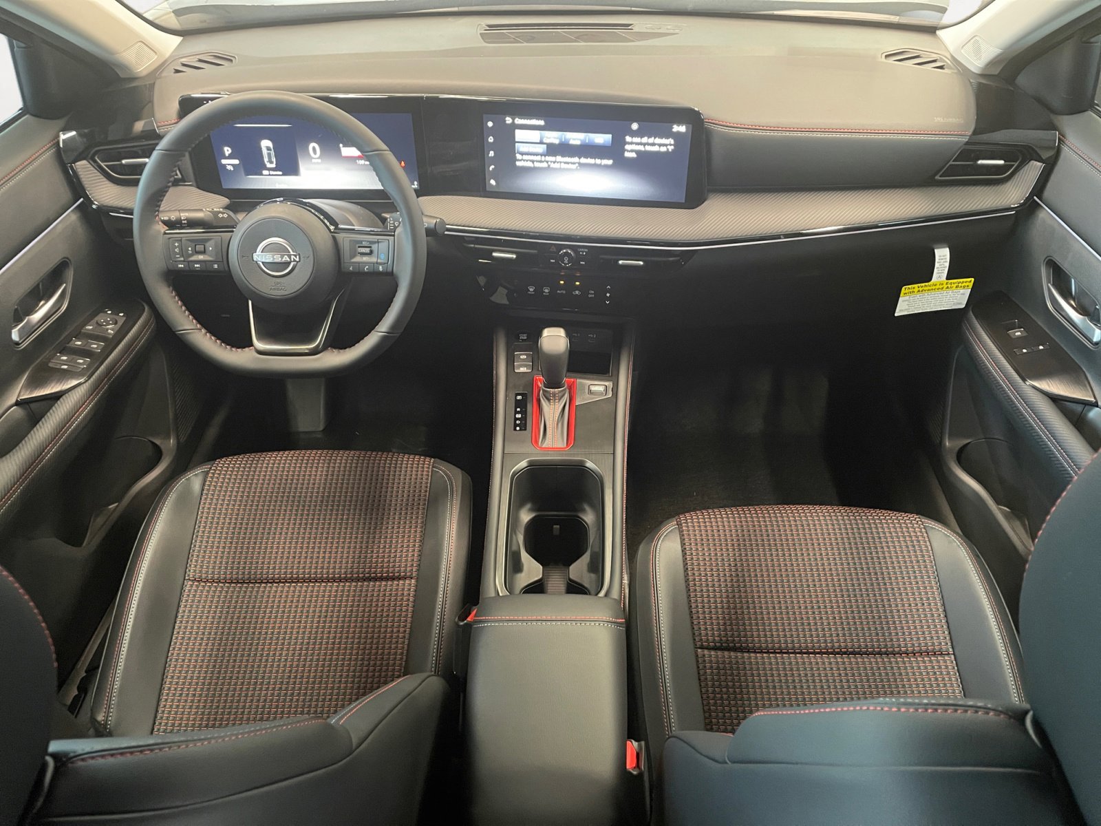 2025 Nissan Kicks SR photo 2
