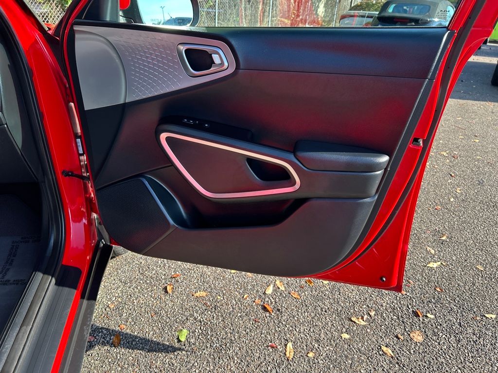 2023 Kia Soul LX photo 21