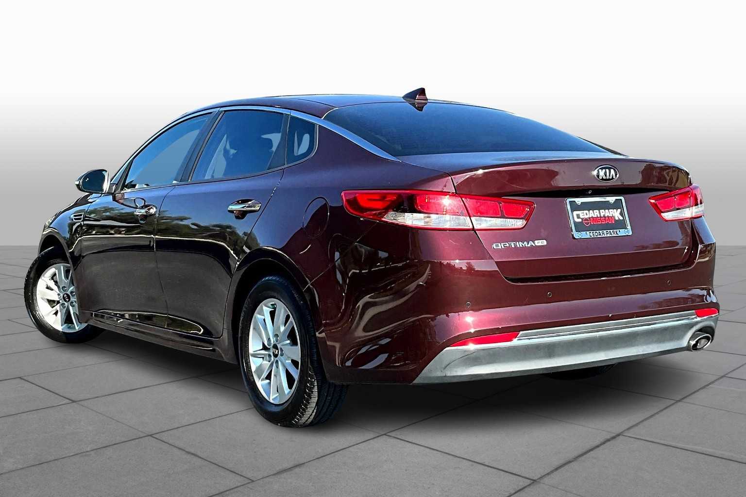 2017 Kia Optima LX photo 11