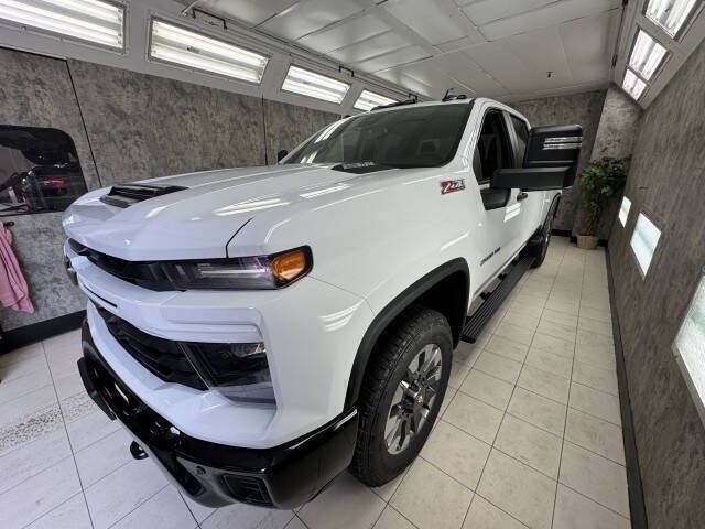 2025 Chevrolet Silverado 2500HD Custom's photo