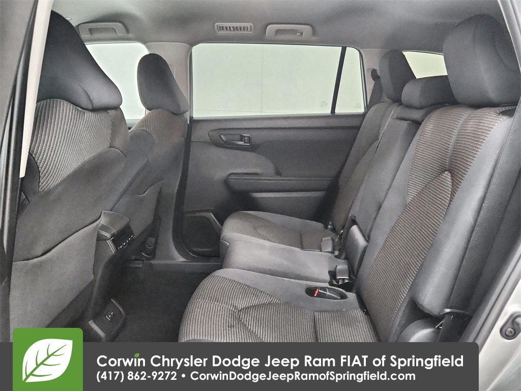 2024 Toyota Highlander LE photo 29