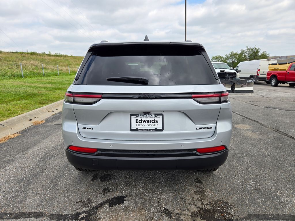 2025 Jeep Grand Cherokee Limited photo 4
