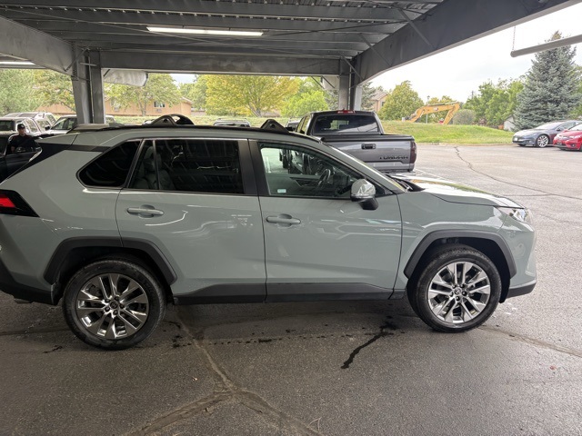 2021 Toyota RAV4 XLE Premium photo 2