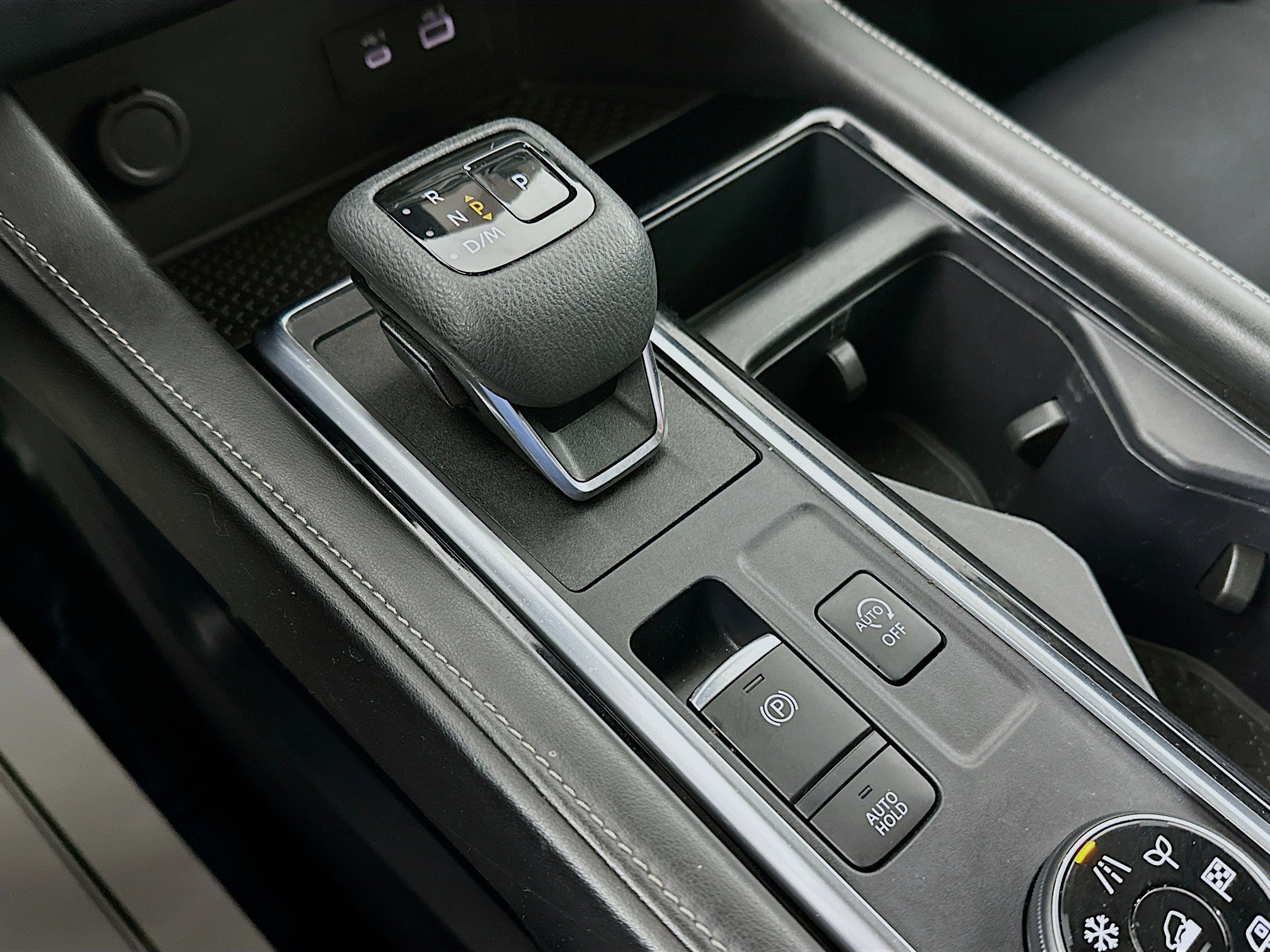 2023 Nissan Pathfinder SV photo 16