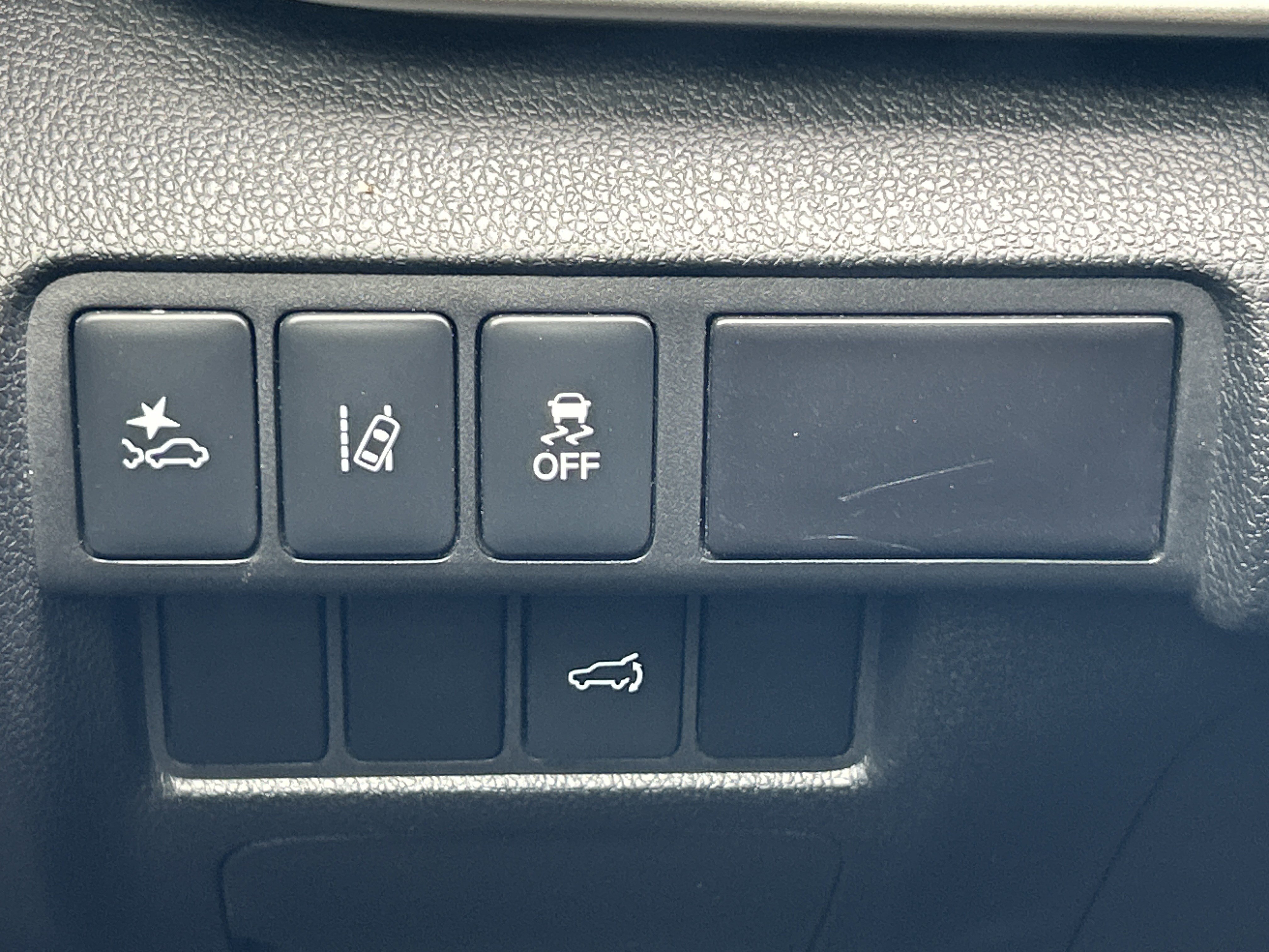 2024 Mitsubishi Eclipse Cross SE photo 9